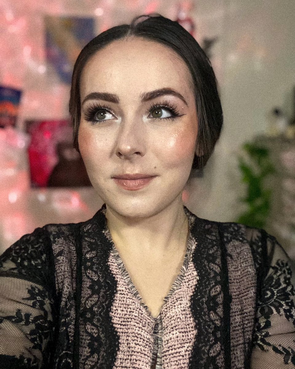 alynni8's tweet photo. Over 20 hours Live & still going strong (as long as the streaming laptop doesn’t throw another sad face).
Co working 9am to 5:30pm PST daily
gaming & chatting about games now.
#coworkingstream #twitch #smallstreamer #gamergirl #focusvibes #gamingcommunity #lifeisbettershared https://t.co/rQZA9c2QaI