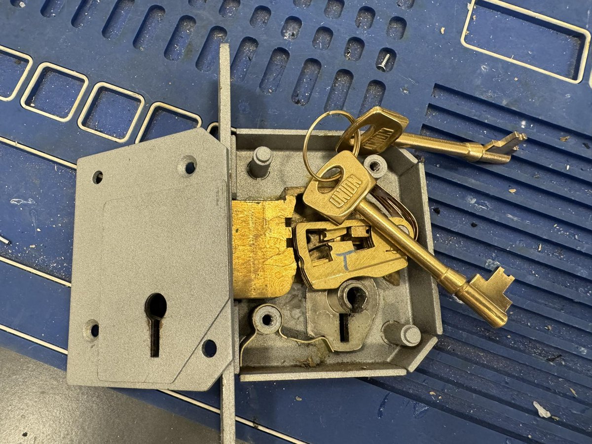 PSMLocks's tweet image. A bit of old school Locksmithing yesterday. Customer lost all keys to this Chubb. Instead of just fitting new one, it’s nice to keep these locks in circulation, its certainly a case of they don’t make them like that anymore. New lever set fitted &amp;amp; two new original keys supplied.