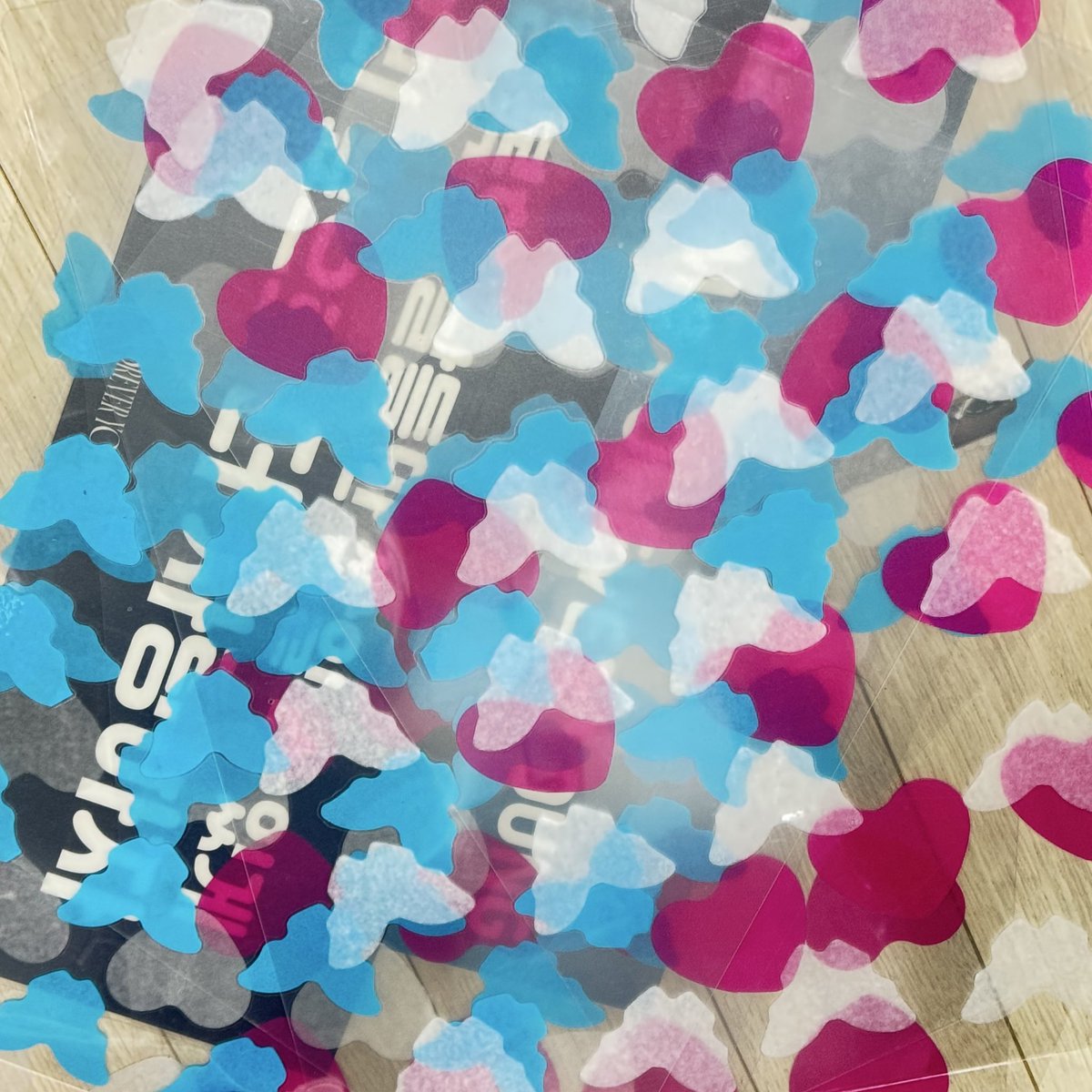 #RT + #follow 이벤트!!

데이식스 포에버영 피날레콘 막막 
🩷🤍🦋🦋 컨페티 입니다
장장 약 9개월 간 이어온 
포에버영에 대한 추억을 함께 나누고싶어
작고 소소한 이벤트를 엽니다!

5월 22일 수요일 네분 당발하겠습니다!
익일등기를 보낼 예정입니다!
배송비는 제가 부담합니다😊