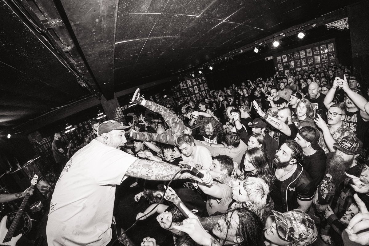 theacaciastrain's tweet image. Tour’s over. See you this summer.
📷: Stu McDonald