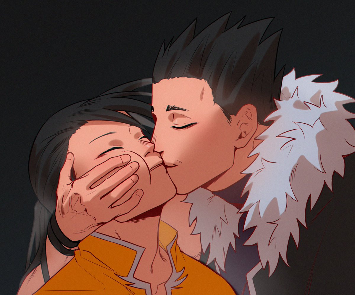 чмокает свою сладкую булочку ❤️