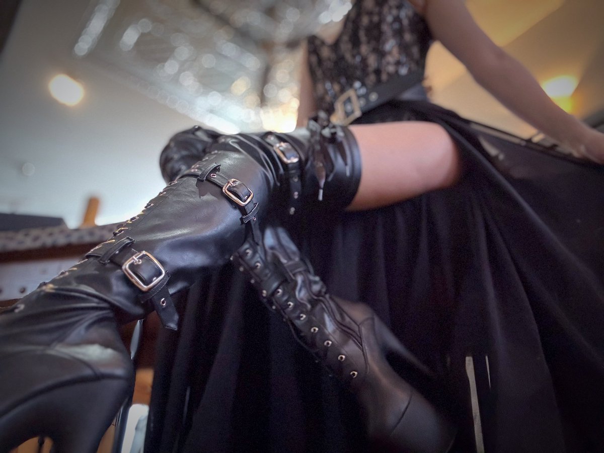 Nearly fully booked for the remainder of May. I have some time available on the 31st! Otherwise, I’m accepting bookings June 6th-22nd.