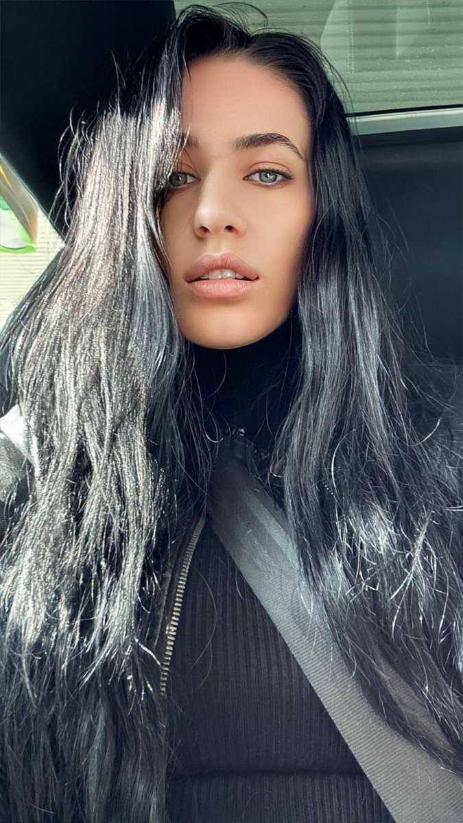 DianaDevlinx's tweet photo. The weather's out here switching moods faster than me trying to pick a Netflix show. Sun, rain, wind, repeat. Pick a season, babe."
βοΈπ§οΈπͺοΈβοΈ
#WeatherIsWild #ClimateMoodSwings https://t.co/H0AQvzgo1B