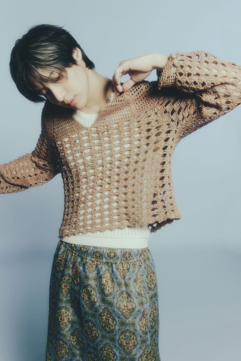 SHINee's tweet image. SHINee 'Poet l Artist' Teaser Image 1 

SHINee 샤이니 【Poet l Artist】 
➫ 2025.05.25 00AM (KST)

💿 Pre-order
SHINee.lnk.to/POETARTIST

#TAEMIN #태민
#SHINee #샤이니 
#PoetlArtist #SHINee_PoetlArtist