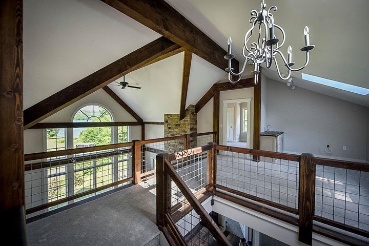 YankeeBarnHomes's tweet photo. Loon Crossing at Pleasant Lake was built for a couple who intend to retire in a few years. it functions as their vacation home now but will eventually become their primary residence. See plans: https://t.co/Fr5IdNYmM6 #LuxuryHomeDesign #CustomHomeArchitecture #HighEndHomes https://t.co/DkIlmBDP2v