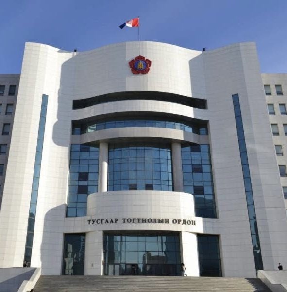 Ерөнхий сайд Л.Оюун-Эрдэнийн улс төрийн нөхцөл байдалтай холбоотойгоор МАН-ын Удирдах зөвлөл болон Бага хурлыг зарлан хуралдуулахаар болсон. Тэгвэл энэ сарын 21 буюу лхагва гарагт МАН-ын ээлжит бус Бага хурлыг товложээ.