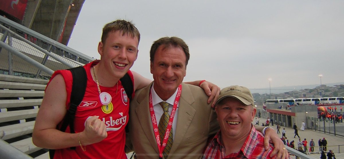 L3wapping's tweet photo. @TheRedmenTV @Phil_Thompson4 Was right there with you Phil 😁😁😂 https://t.co/lFiDNsuXDG