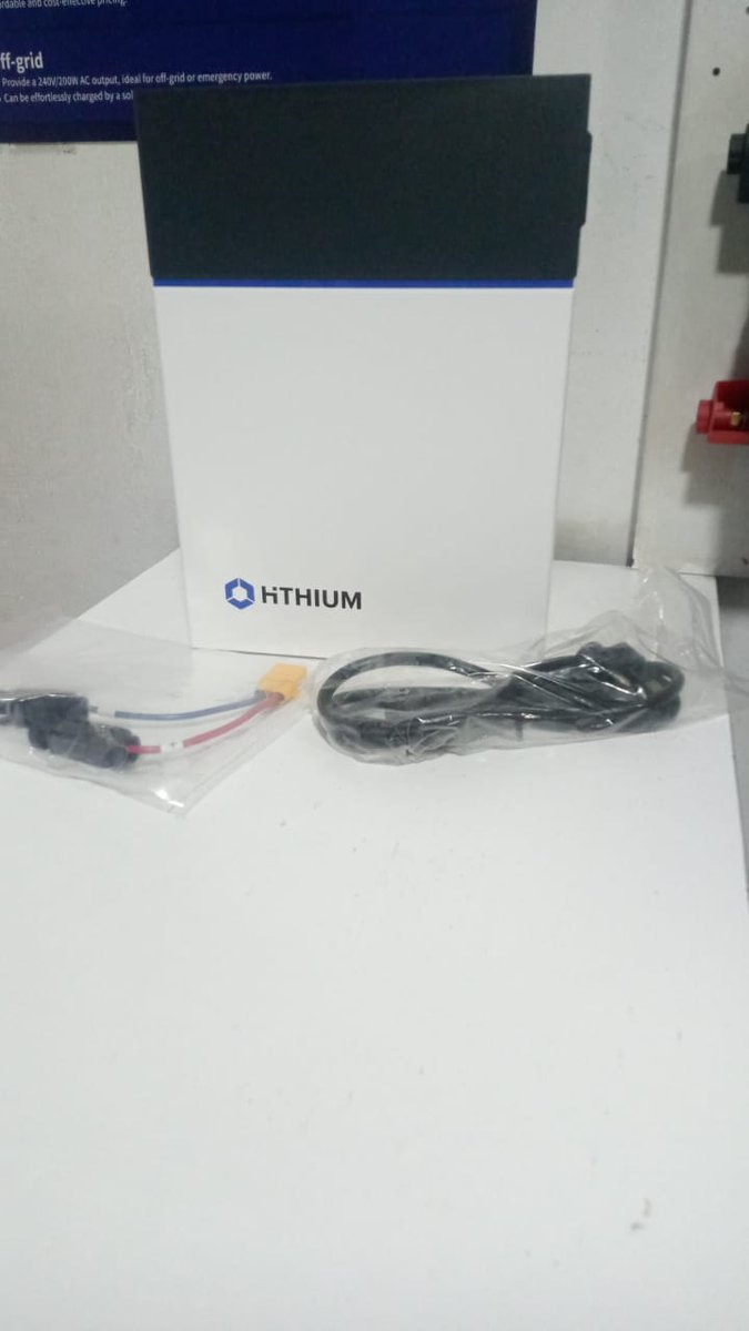 Gideon_Kitheka's tweet image. HiTHIUM - Solar Home Lighting & Media System (1kwh, Lithium-ion battery) Long-Lasting AC Power Solution. Plug and Play, Easy Installation.
~Power rating 200watts.
~AC input (Grid) 220V AC, 45-55Hz.
~DC input (Solar) 12 - 36V DC/200w max.
~AC Output/Waveform 200w max/pure…
