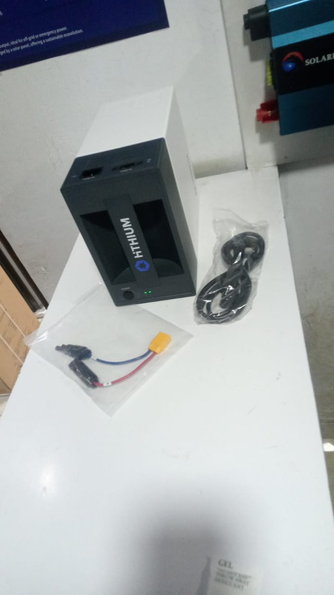 Gideon_Kitheka's tweet image. HiTHIUM - Solar Home Lighting & Media System (1kwh, Lithium-ion battery) Long-Lasting AC Power Solution. Plug and Play, Easy Installation.
~Power rating 200watts.
~AC input (Grid) 220V AC, 45-55Hz.
~DC input (Solar) 12 - 36V DC/200w max.
~AC Output/Waveform 200w max/pure…
