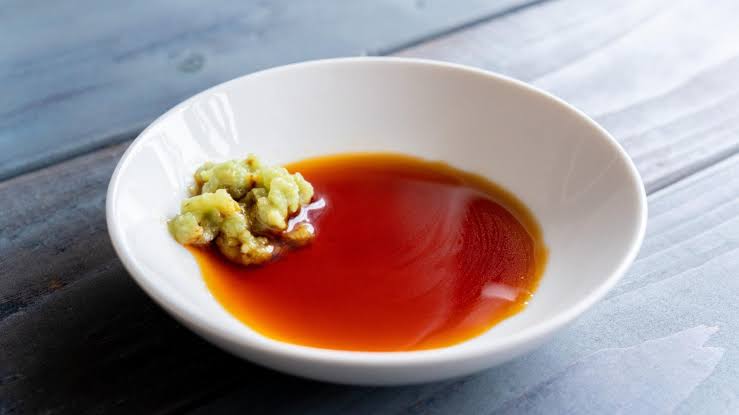 pirooooon3's tweet image. お寿司屋で、醤油にワサビを溶かすと『行儀悪いから止めて』
と言ってました。
 
みなさんは、どうされていますか？
醤油にワサビを溶かす事はマナー違反ののですか？