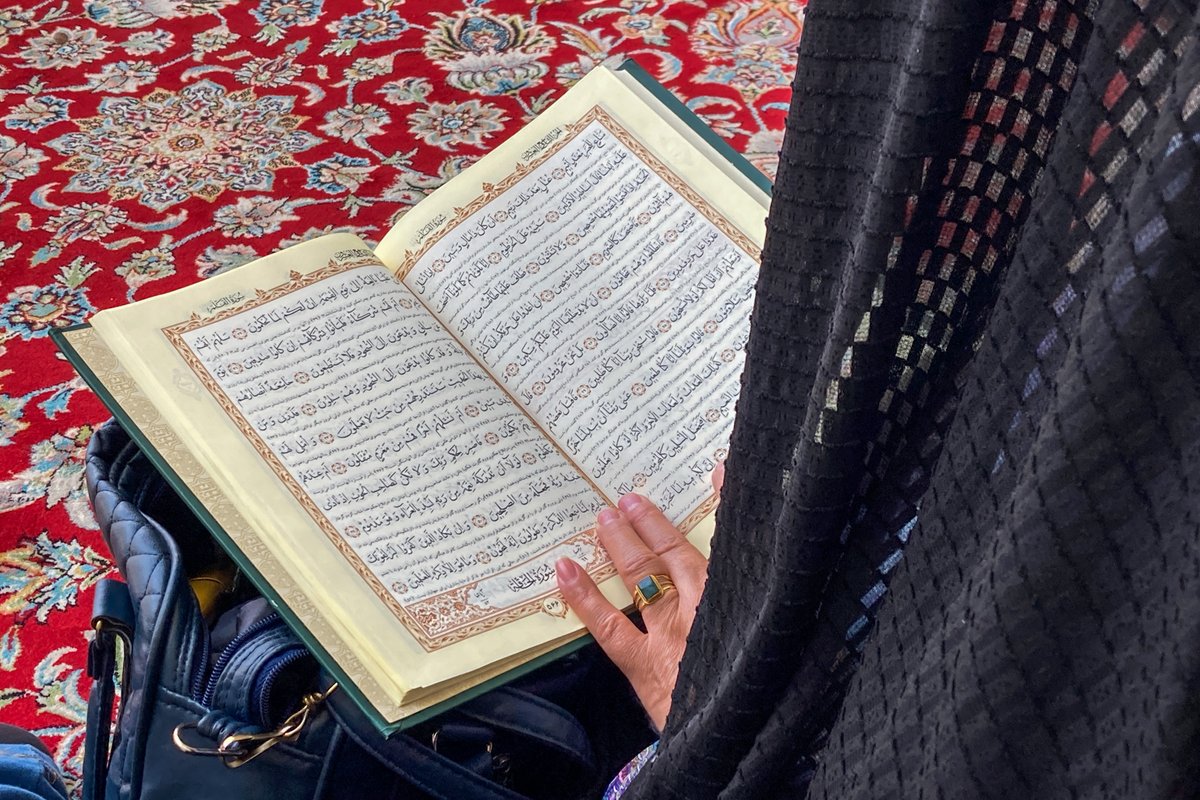 وَأَنْ أَقِيمُوا الصَّلَاةَ وَاتَّقُوهُ ۚ وَهُوَ الَّذِي إِلَيْهِ تُحْشَرُونَ

اور نماز ادا کرو اور اس سے (اس کی نافرمانی سے) ڈرو اور وہی وہ ہے جس کی بارگاہ میں تم محشور ہوگے

انعام 72