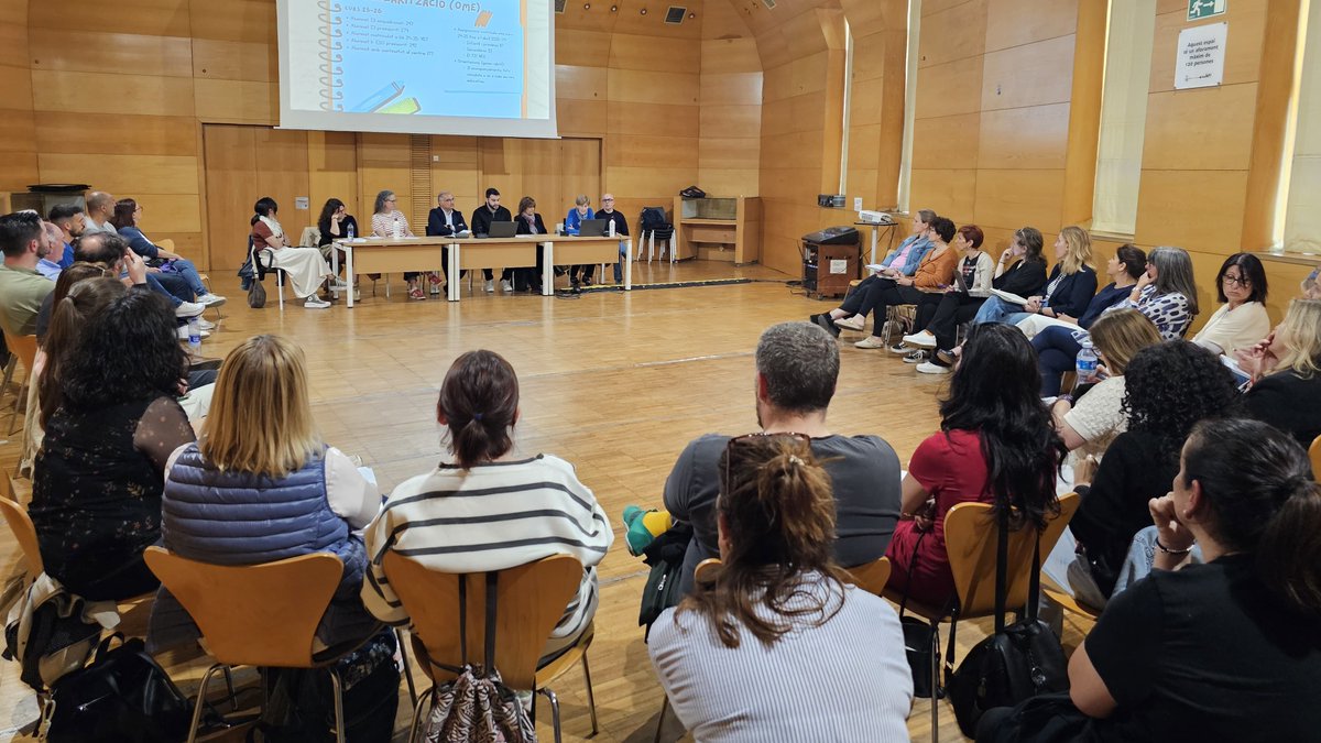 El Consell Escolar Municipal, reunit dimarts passat, va tractar diversos aspectes educatius del municipi, com el Pla Educatiu d’Entorn, les dades de preinscripció o la lluita contra la segregació.

En aquesta reunió, amb la presència de tots els agents educatius del municipi, el