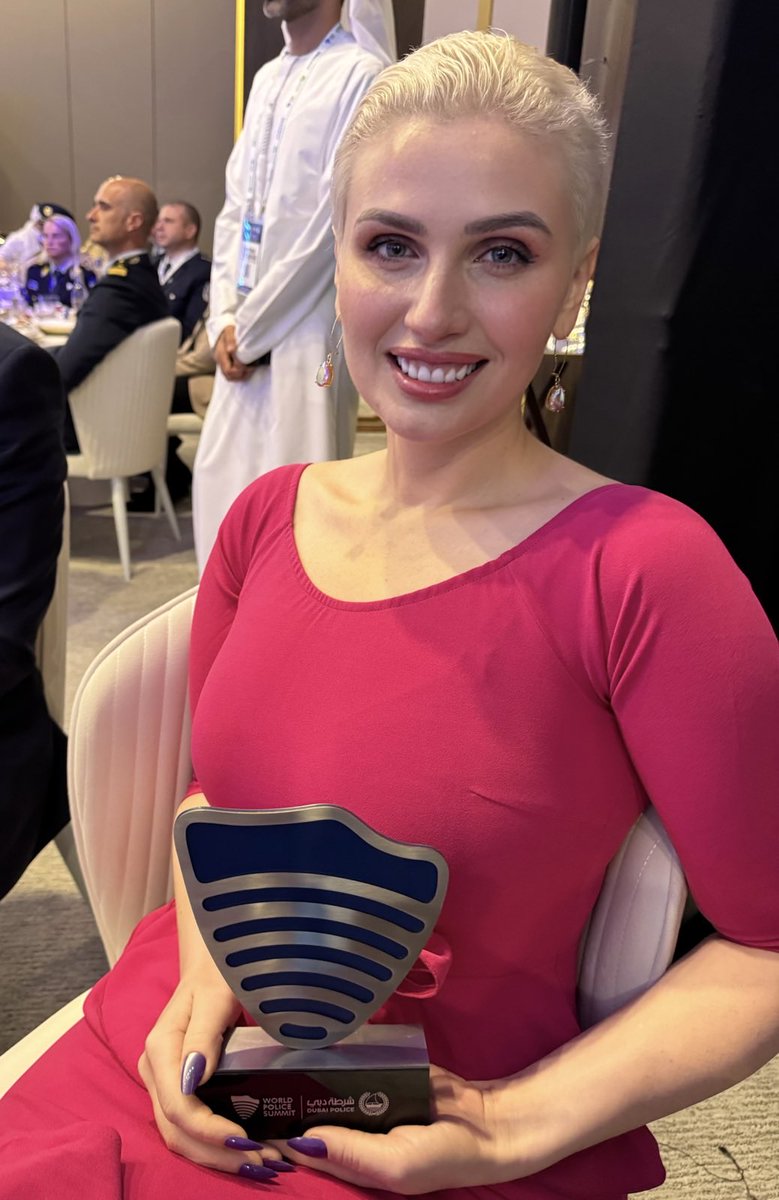 CatCryptoLabs's tweet photo. As @realDonaldTrump was touring the Middle East to solidify $200b+ in tech deals, CAT Labs was the flag bearer for U.S. Tech Startups in the region receiving the Startups Innovation Award at the World Police Summit selected from over 200 global startups! https://t.co/bBFy6TtcZM