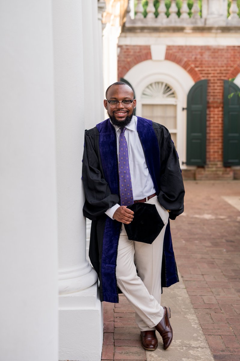Some of our amazing student workers graduated this weekend! We are so proud of you!

#UVALaw #LawLibraries #Graduation