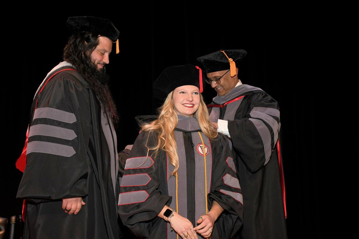 brooke_foster8's tweet photo. Introducing Dr. Brooke Foster, DVM🤠 https://t.co/Yj1g2HjSGS