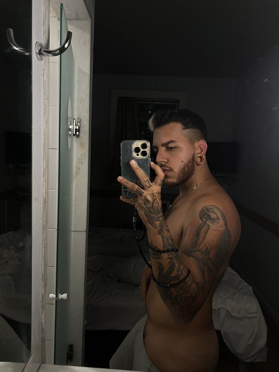 MatiasZaracho20's tweet photo. El artista/el arte 🥵 https://t.co/o7CvRrNnEB