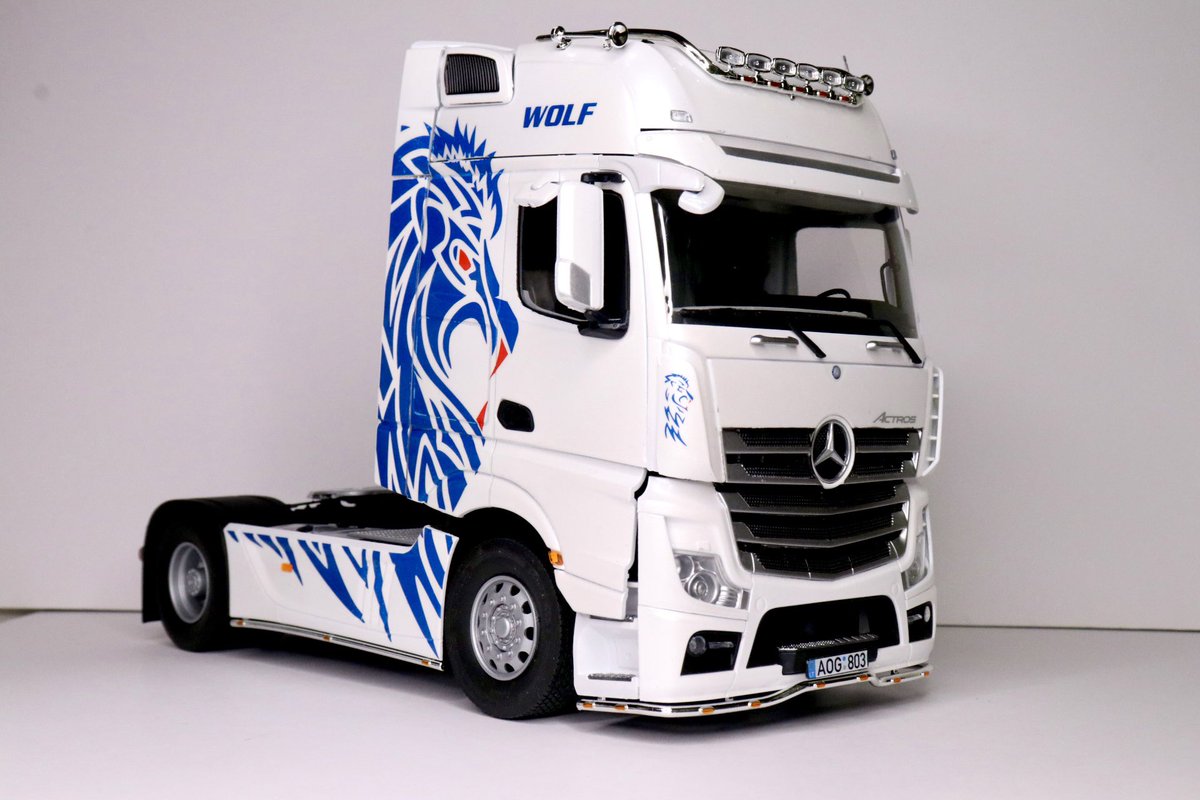 イタレリ製の1/24スケール メルセデスベンツ アクトロス完成しました