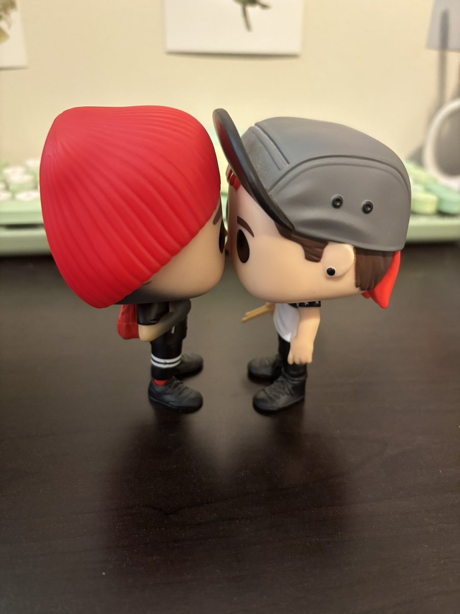 HiatusCounter2's tweet photo. they closed the eye more so i made tyler and josh kiss. https://t.co/w0yuv0GvGz