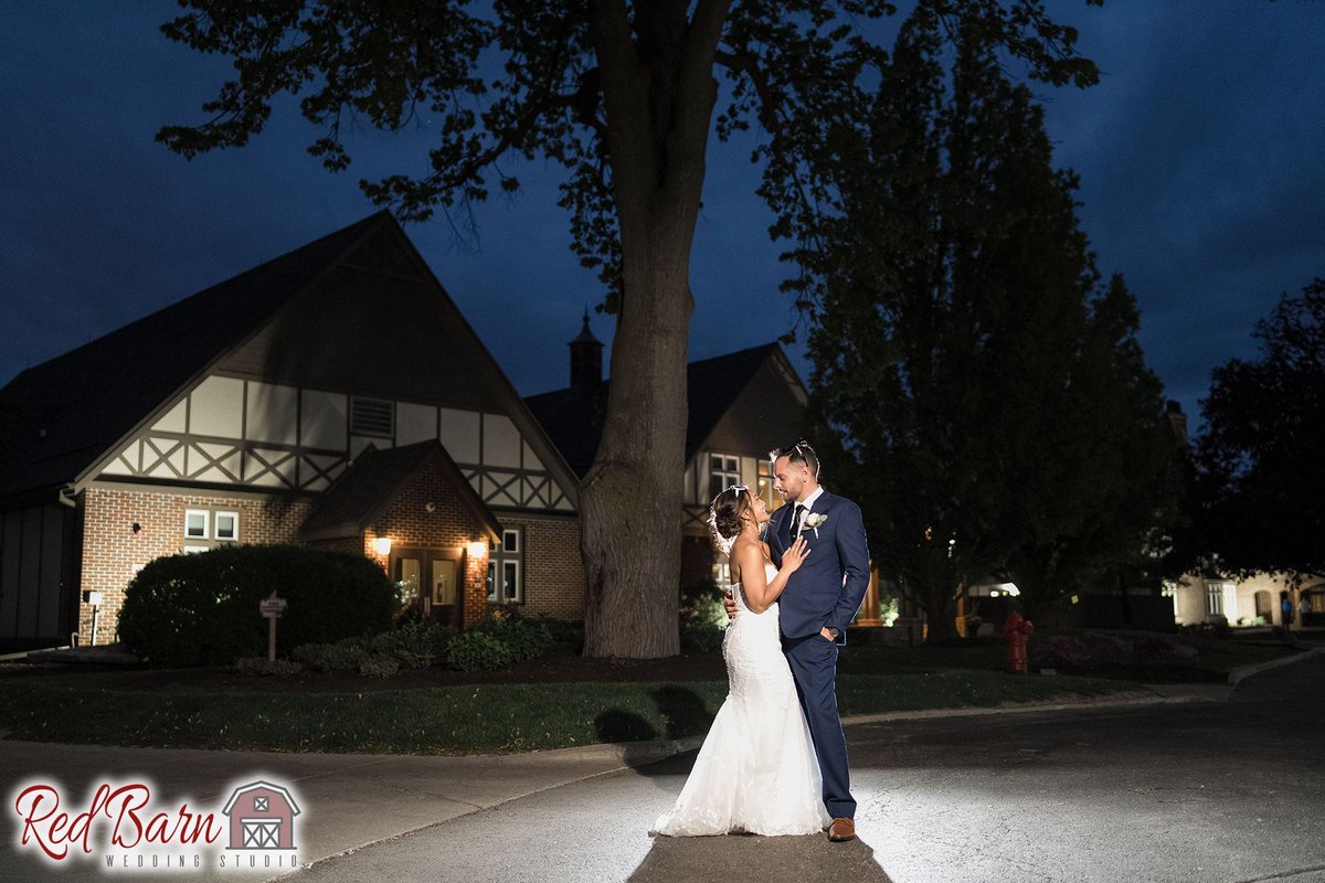 redbarnwedding's tweet photo. Love is blooming — just like May.... Congratulations to Samantha and Michael on their wedding celebration !!!

#redbarnweddingstudio #redbarnstudio #weddingvideography #weddingphotography #chevychasecc #maywedding #mayweddingphotography #maybride #springweddingpictures https://t.co/EY9oG38MhT