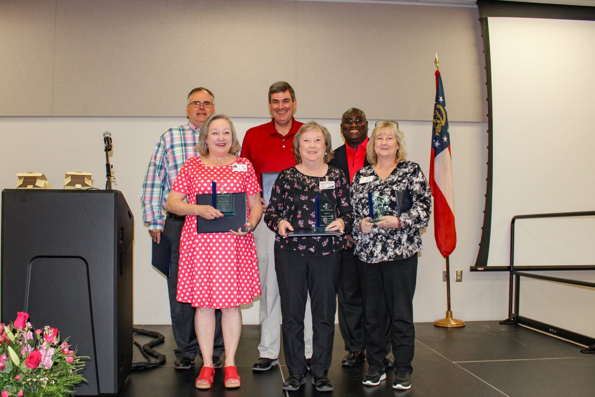 HoustonHealthGa's tweet photo. Last week, we celebrated six amazing team members: Dorothy Hunley, Sharon Andrews, Gina Dawson, Charles Briscoe, Siggy Tetteh &amp; Sean Whilden. Thank you for your leadership and lasting impact on Houston Healthcare! 💙 You’ll be deeply missed. #HoustonHealthcare https://t.co/uanc9xzt1J