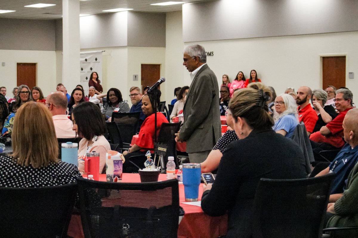 HoustonHealthGa's tweet photo. Last week, we celebrated six amazing team members: Dorothy Hunley, Sharon Andrews, Gina Dawson, Charles Briscoe, Siggy Tetteh &amp; Sean Whilden. Thank you for your leadership and lasting impact on Houston Healthcare! 💙 You’ll be deeply missed. #HoustonHealthcare https://t.co/uanc9xzt1J
