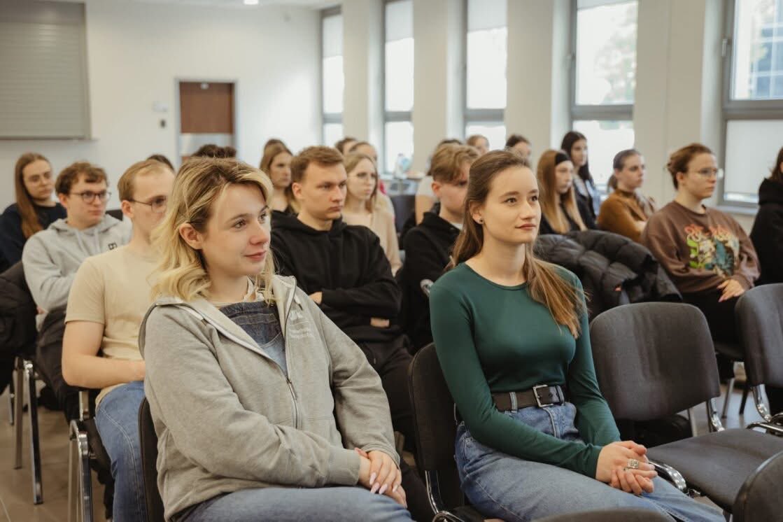 Norbert Rzeszut (@rz_norbert) on Twitter photo Masz 27 lat. Zostajesz zaproszony na Politechnikę aby porozmawiać ze studentami o marketingu <a href="/kielcehandball/">Industria Kielce</a>. Po wejściu zostajesz pomylony ze studentem i poproszony o zajęcie miejsca.
To lepsze niż pytanie o dowód w sklepie. 😉
Dziękuję za zaproszenie, było przyjemnie. Masz 27 lat. Zostajesz zaproszony na Politechnikę aby porozmawiać ze studentami o marketingu <a href="/kielcehandball/">Industria Kielce</a>. Po wejściu zostajesz pomylony ze studentem i poproszony o zajęcie miejsca.
To lepsze niż pytanie o dowód w sklepie. 😉
Dziękuję za zaproszenie, było przyjemnie.