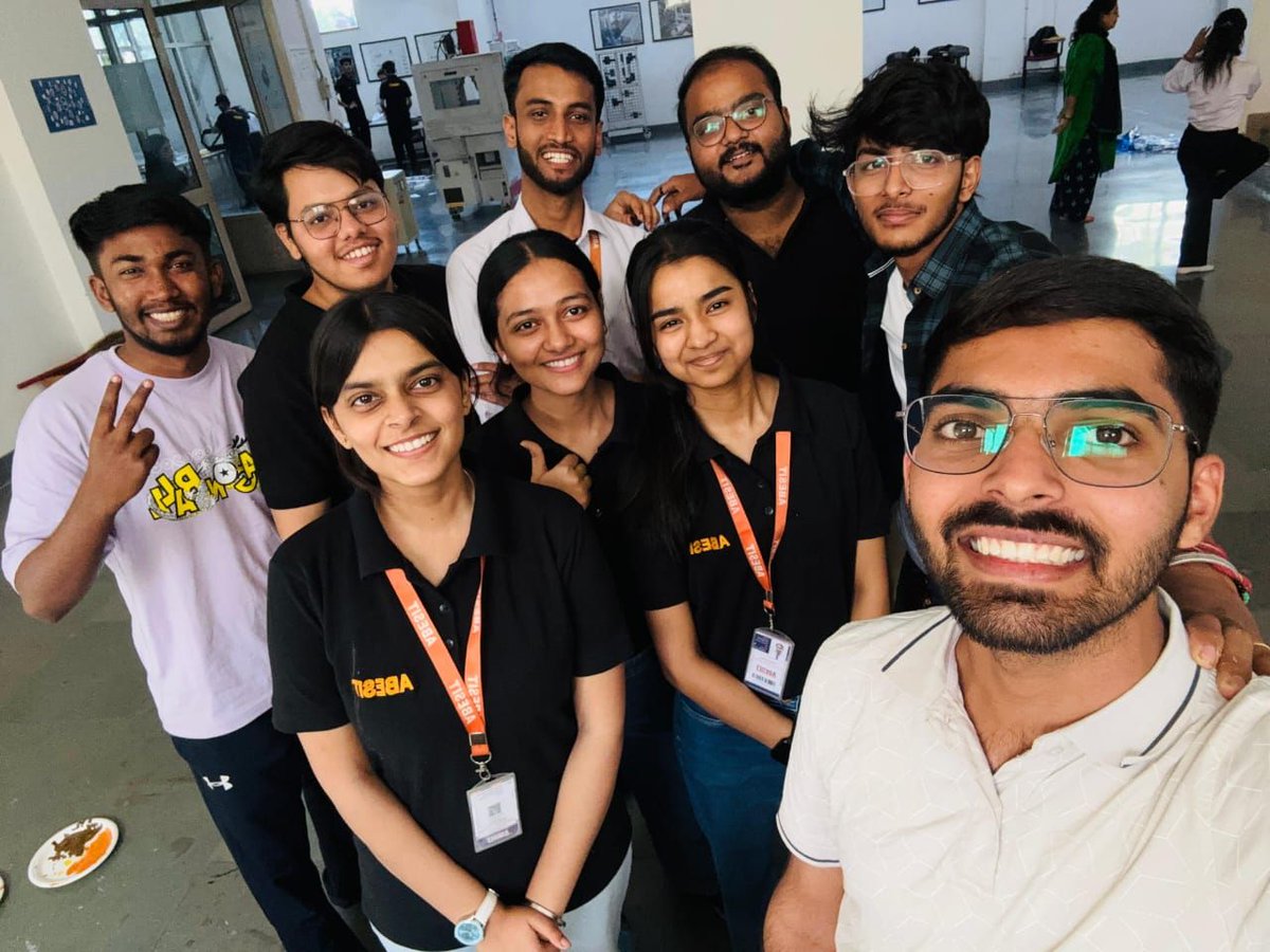 Keshav1727's tweet image. Last year I coded.
This year, I led. 🌀
#Hacknovate 6.0  wasn’t just a hackathon—it was blood, sweat, chaos &amp;amp; magic.
From sleepless nights to unforgettable memories—this journey changed me. 💙
#ABESIT #LeadOrganizer #Hackathon
