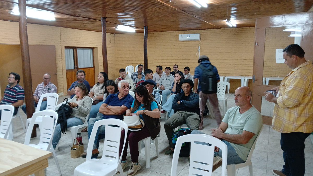 PlanAgro's tweet photo. El #viernes en📍Río Branco, Cerro Largo
Se realizó la actividad
✔️Manejo y sanidad del rodeo de cría en el otoño
📌Sociedad Fomento Rural de Río Branco
🗣️Ing. Agr. Santiago Barreto
¡Gracias por acompañarnos!
#SRRB #PlanAgro https://t.co/TVtFFOb2yu