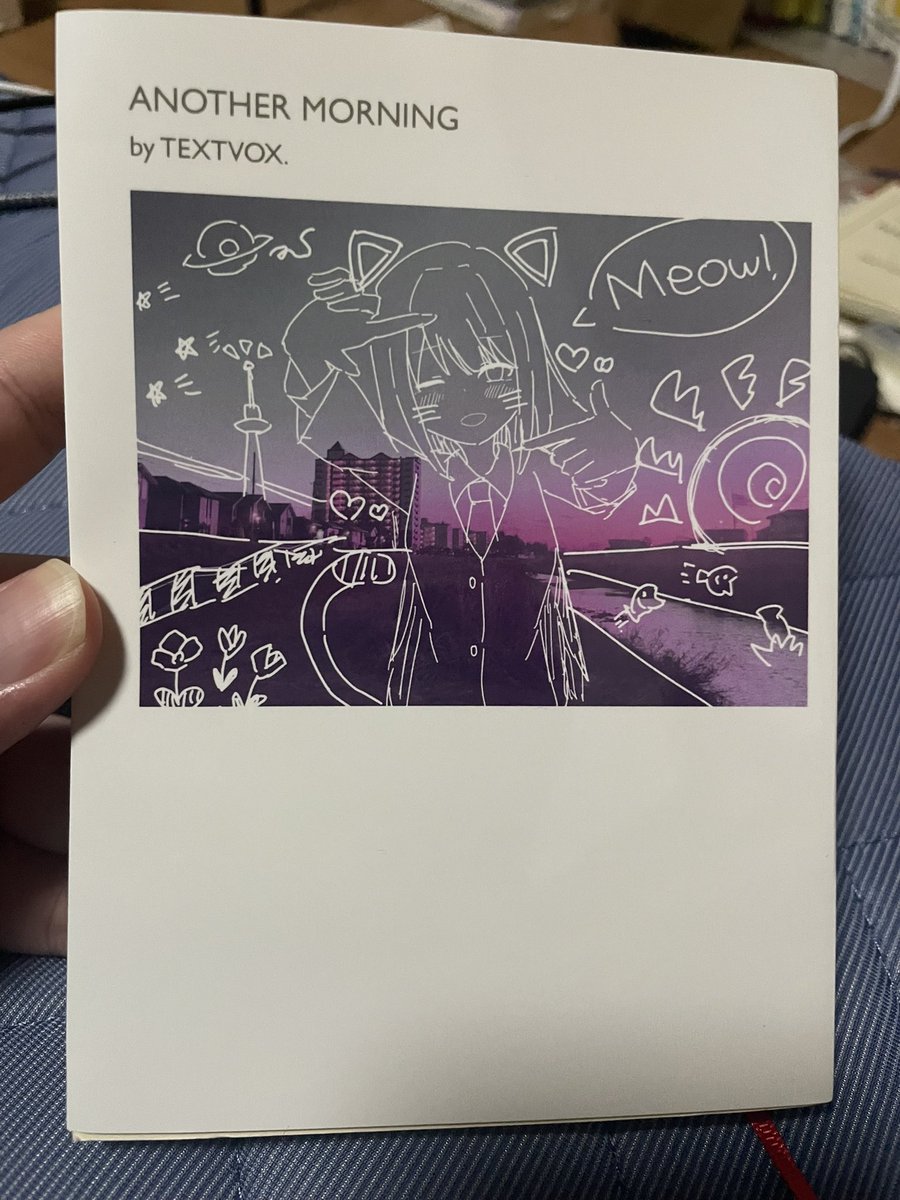 kansou_post's tweet photo. TEXTVOX『ANOTHER MORNING』読了
とにかく『ニコ』が大傑作、何らかの賞を獲れるレベル。ミカンヅさんの作品の中で一番好きかもしれない。文字を書くオタクはみんな読んだ方が良いです。あとは『アリスの見つけ方』とシスタさんの『（光らない）星の彼方へ』が好きでした https://t.co/s7JkgtT8c0
