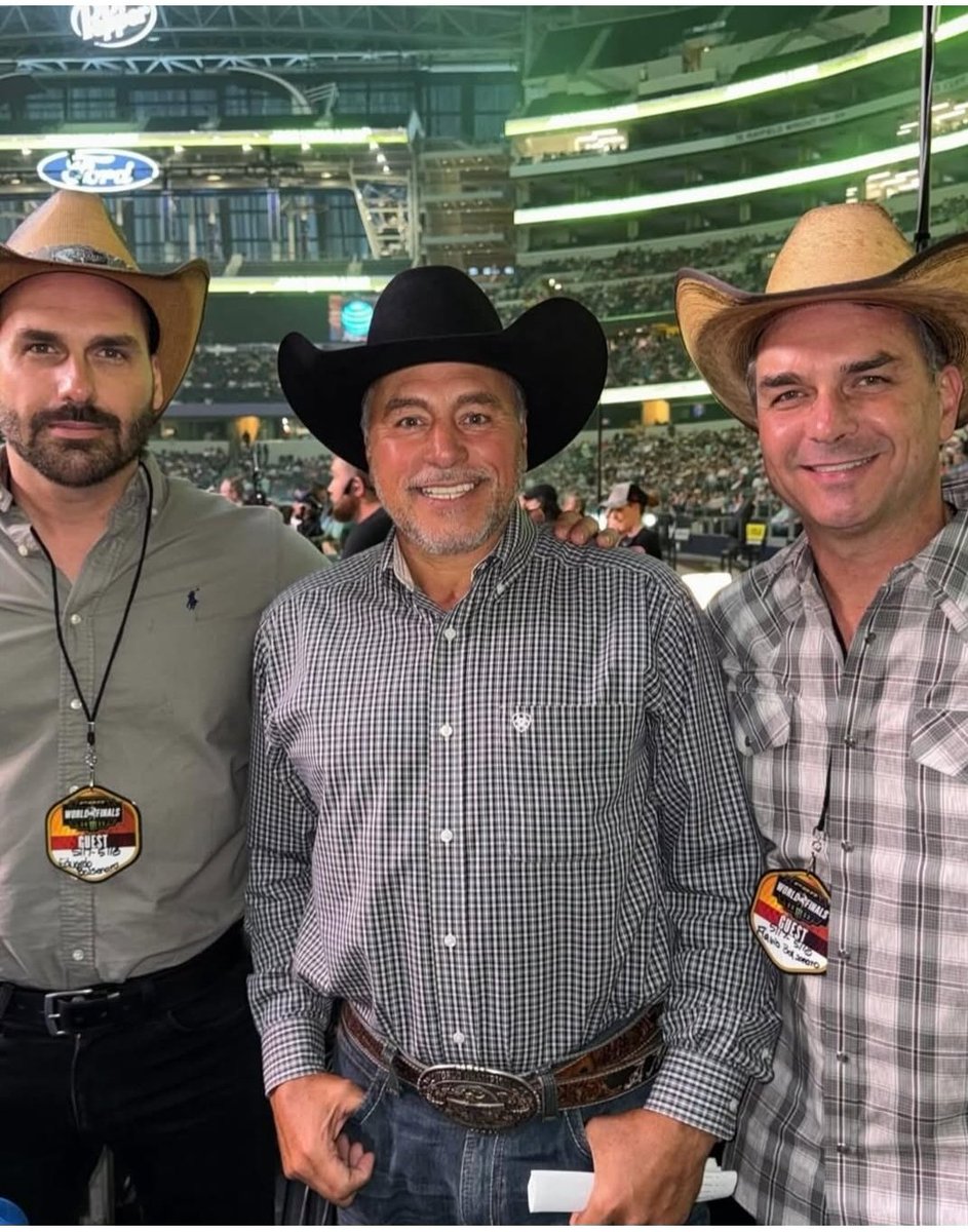 TucaAndrada3's tweet image. Vamos lá, otarios bolsobostinhes 
Mandem PIX pra sustentar os vagabundos nos EUA e pagar os advogados do papai aqui no Brasil.