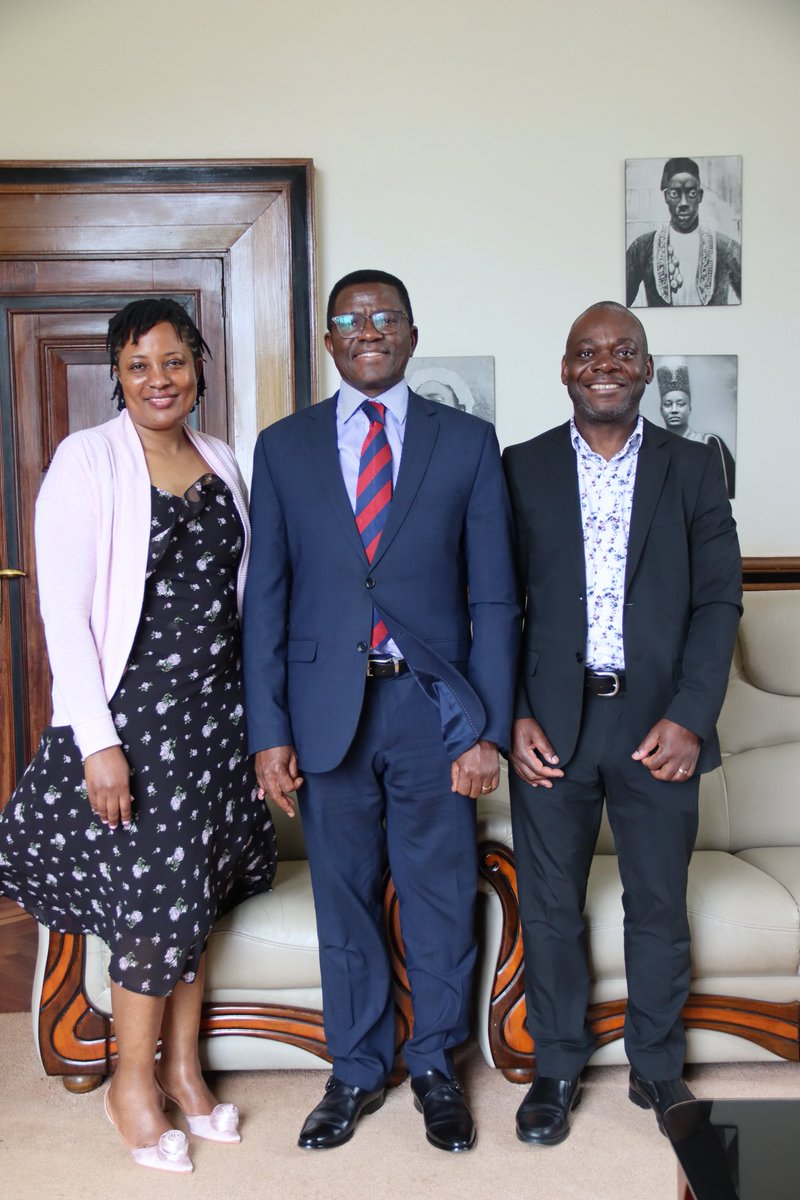 cpmayiga's tweet photo. Nkyazizza Omukungu wa UNESCO akola ku byempuliziganya mu Paris, France, ate muganda wange JB. Mayiga. Azze ne mukyala we Esther Mayiga n'abaana baabwe Eileen Namata, Evelyn Nanziri ne Elicia Namayanja.

Mmwebazizza okukuuma bbendera y'Aboomutima, eya Buganda ne Uganda nga zeewuubira mu Bulaaya. CPM