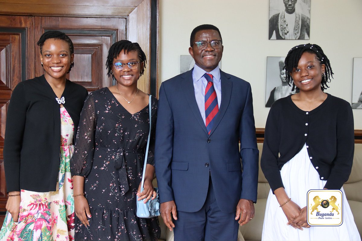 cpmayiga's tweet photo. Nkyazizza Omukungu wa UNESCO akola ku byempuliziganya mu Paris, France, ate muganda wange JB. Mayiga. Azze ne mukyala we Esther Mayiga n'abaana baabwe Eileen Namata, Evelyn Nanziri ne Elicia Namayanja.

Mmwebazizza okukuuma bbendera y'Aboomutima, eya Buganda ne Uganda nga zeewuubira mu Bulaaya. CPM