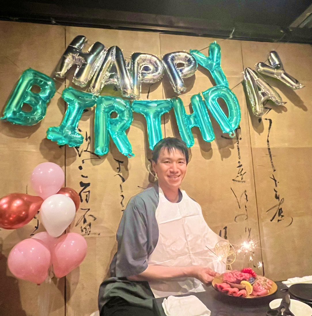 はっちは元気です‼️

今日は誕生日でした✨
家族に祝って貰って、幸せ幸せ😃

↓予想以上の花火にビビり笑顔