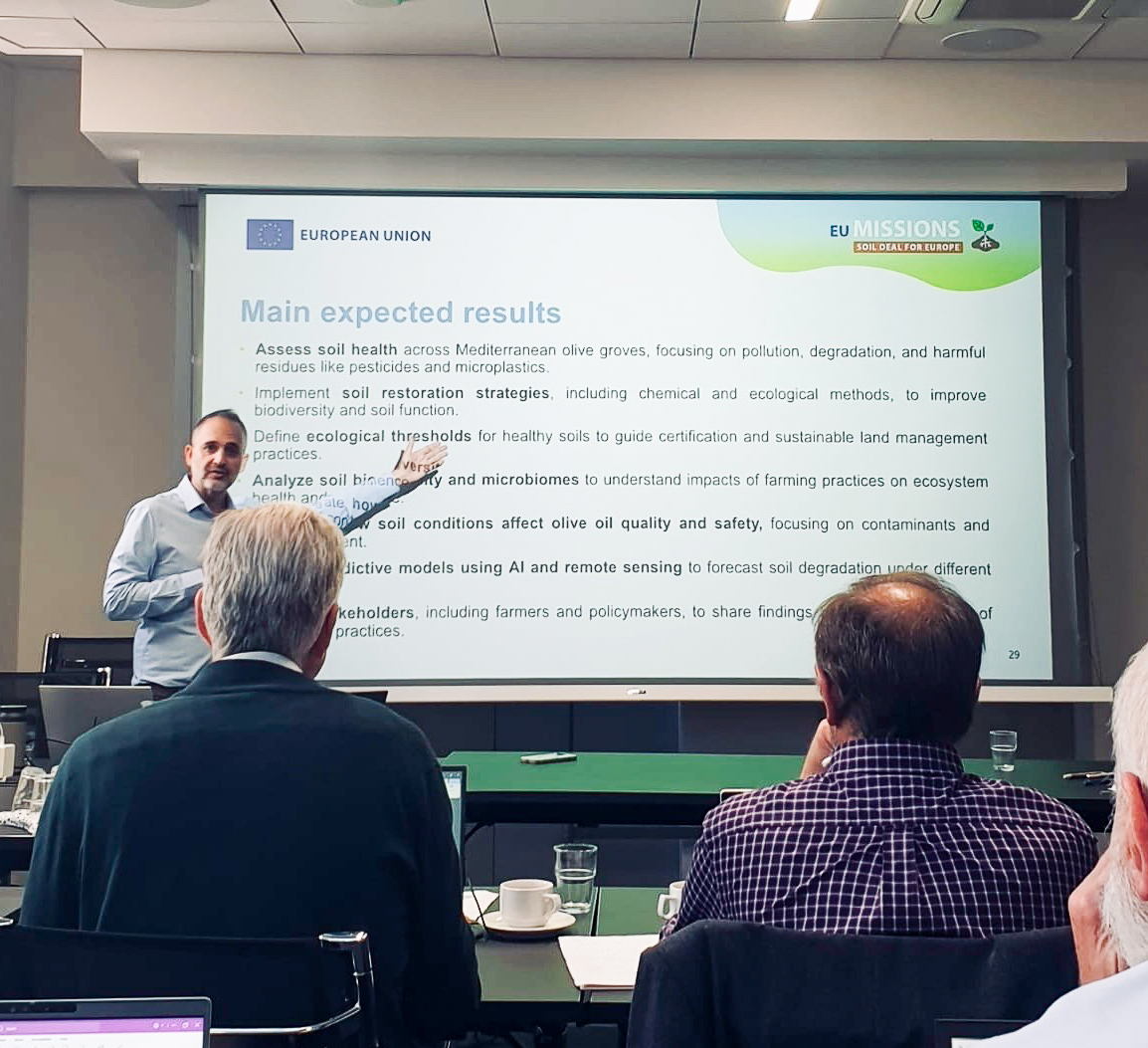 EN | 🗣 Soil O-Live presents its progress at the annual meeting of the European Technical Committee for Standardisation of Environmental Soil Characterisation in Prague 🌿

#SoilOlive #EuropeanProject #EuropeanCommission #SoilMission #HorizonEurope

soilolive.eu/soil-o-live-pr…