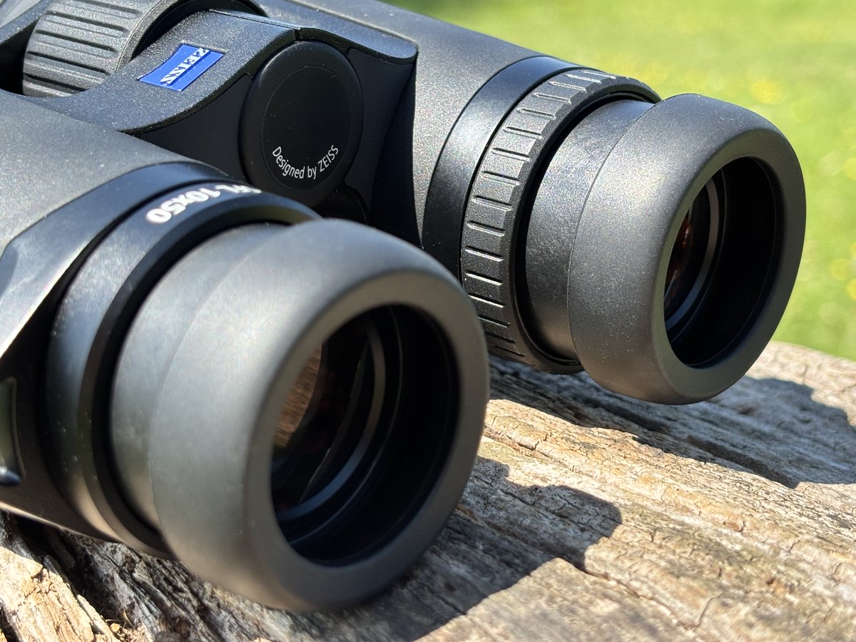🎙️ James tried the brand new <a href="/ZEISSBirding/">ZEISS Birding</a> SFL 10x50 binoculars at RSPB Rye Meads - lightweight, razor-sharp, and built for serious birders. As powerful as a 50mm, as compact as a 42mm. 

📷 Full review + photos ➡️ bird-watchers.com/review-zeiss-s… 

#Birdwatching #Binoculars #BirdingGear