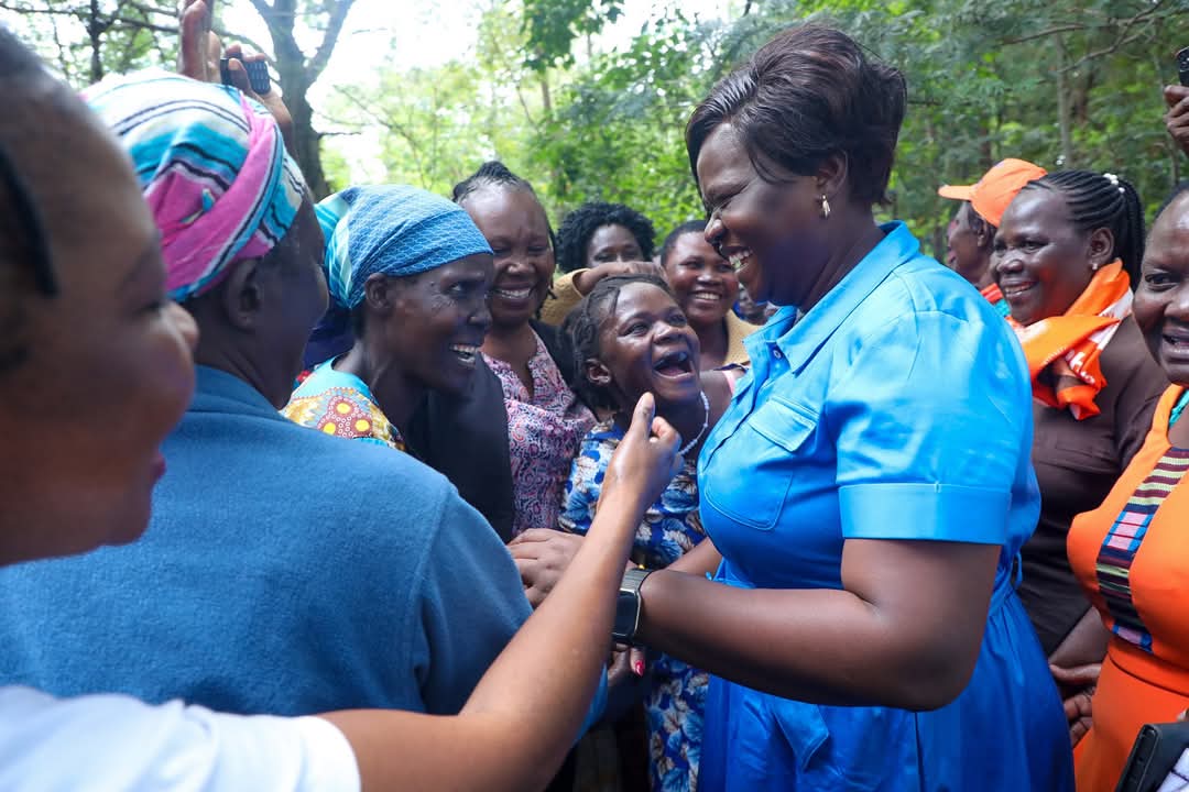 gladyswanga's tweet photo. Kasipul Traders Association is a powerhouse in the cooperative trading sector, uniting over 4,300 smallholder women and youth traders. Today, we joined them in a resource mobilization drive, empowering their credit facilities and strengthening table banking initiatives as they expand toward greater self-sufficiency.