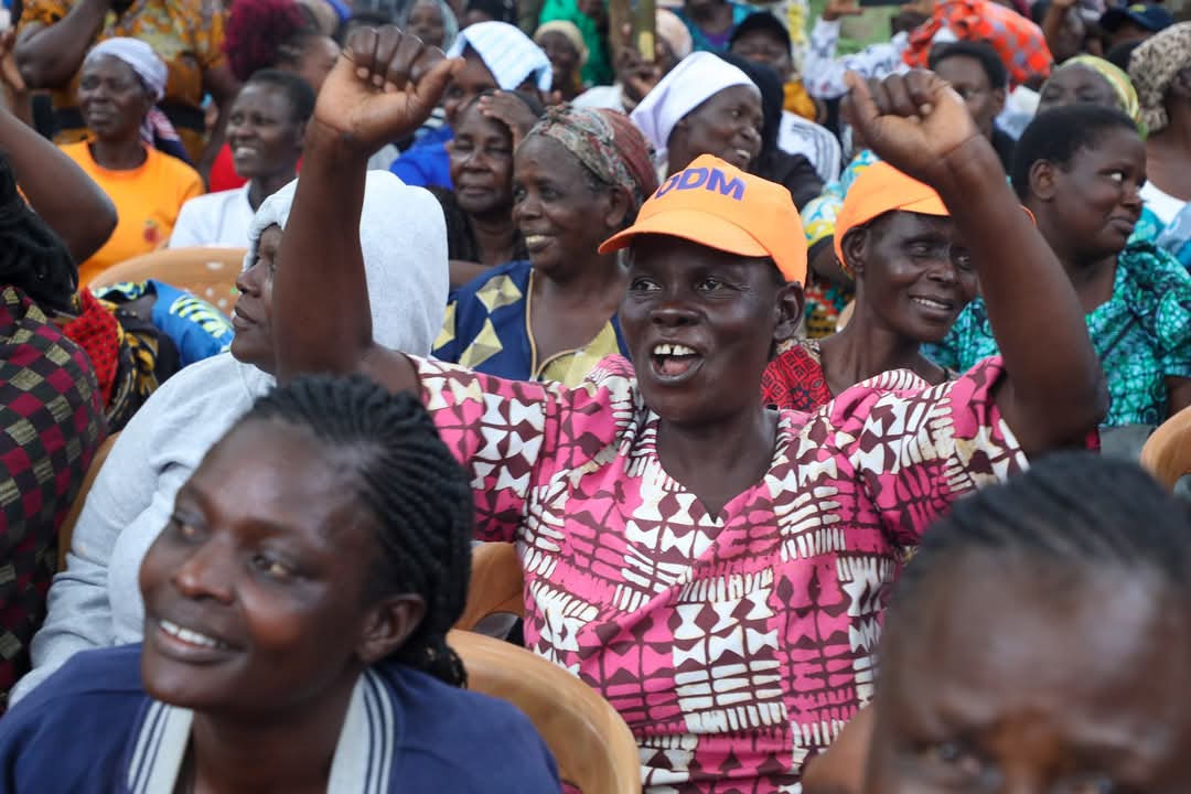 gladyswanga's tweet photo. Kasipul Traders Association is a powerhouse in the cooperative trading sector, uniting over 4,300 smallholder women and youth traders. Today, we joined them in a resource mobilization drive, empowering their credit facilities and strengthening table banking initiatives as they expand toward greater self-sufficiency.