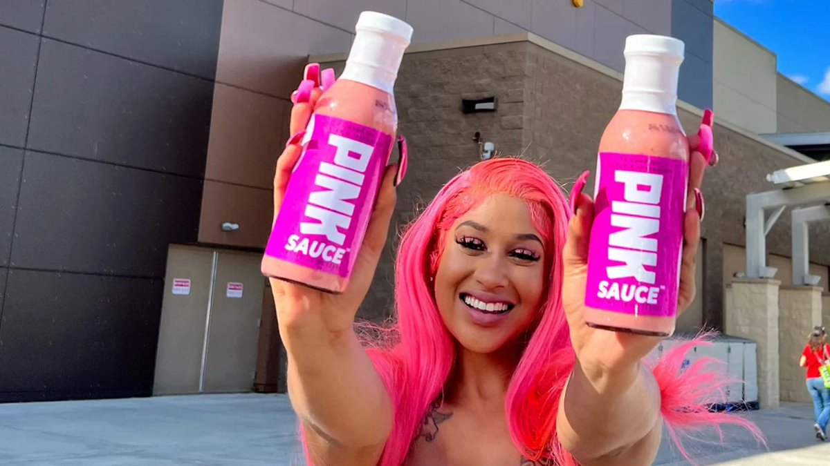 HugoBorensztein's tweet photo. She turned a viral TikTok sauce into a 4,000-store Walmart empire.

Then accused the company that paid her $120,000 of fraud.

Now her empire is crumbling, and she's begging for money on GoFundMe.

Here's what really happened: https://t.co/QbqG9fkjgL