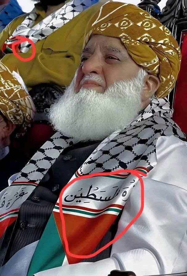 Asmatcomrade's tweet photo. مولانا صاحب اپ کی گھر سے ھزارو کلو میٹر  دور ظلم نظر ارھاھے اپ جلسے جلوس نکال رھی ھو ھم مانتے  ھی کہ فیلسطین پے ظلم ھو را ھا اور مے بی مزمت کرتا  ھون
لیکن  آپ کی گھر کے قریب وزیریستان ��پکو نظر نہی آرھا  
لیکن  کیو 
نظر نہی آرھا 
یانظر انداز کراھے ھو؟
#PashtunRejectMilitarization https://t.co/92MSQhQQUl