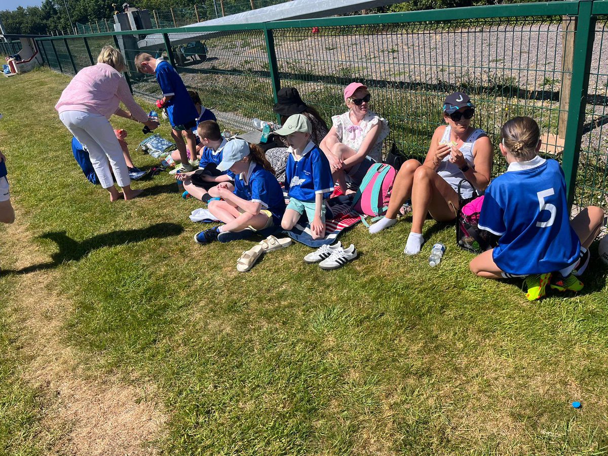 Thanks to all the organizers for Sciath na Scol today in Adrigole. We had a super day and the children played amazingly! Well done to Urhan NS who got into the final.