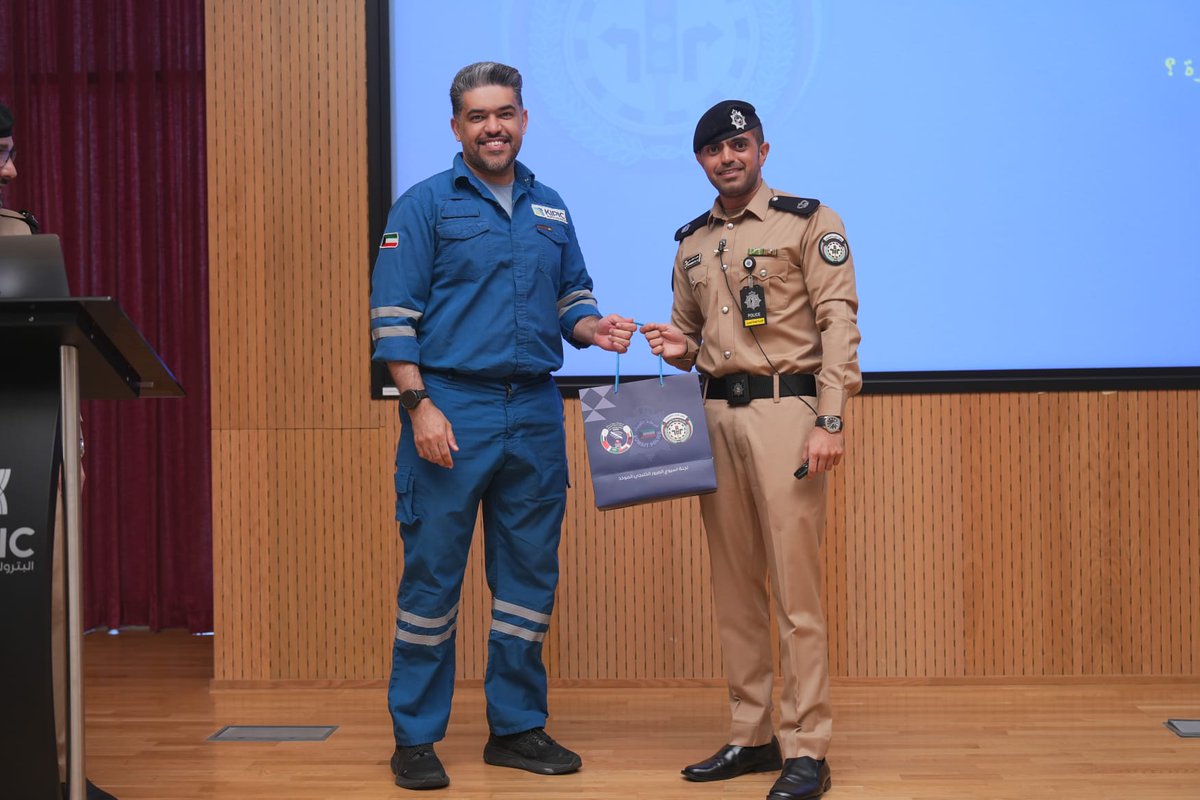 بتعاون مثمر مع #وزارة_الداخلية نظمت #البترولية_المتكاملة محاضرة توعوية استعرضت تفاصيل قانون المرور الجديد. هدفت  المحاضرة  إلى تعميق الفهم العام بالقانون الجديد وتزويد العاملين بالمعرفة اللازمة و تعزيز السلامة المرورية على الطرق ونشر الوعي المروري #القطاع_النفطي #كيبك