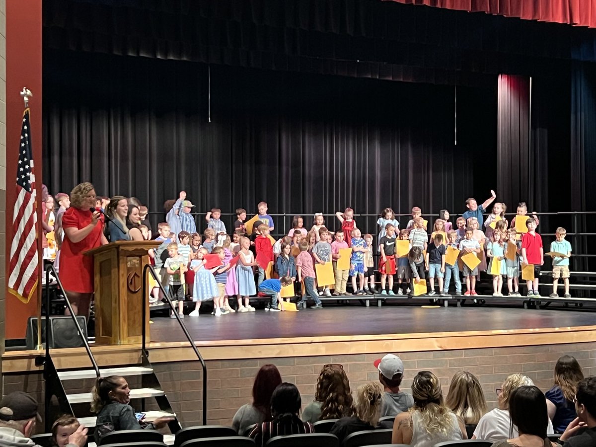 🤩 Kindergarten Recognition today at ⁦<a href="/CESTigerPride/">Circleville ES</a>⁩…so much to celebrate! 🎉