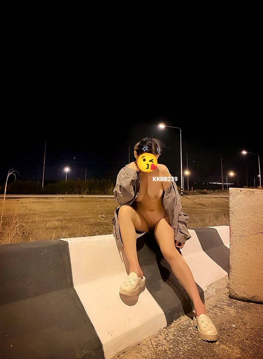KKBB239's tweet photo. เวลาไปเจอถนนที่ยังสร้างไม่เสร็จ
หรือเสร็จแล้ว แต่ยังไม่เปิดใช้ 
คู่เราจะชอบไปถ่าย Outdoor
กันคนละน้ำสองน้ำ 💦💦 

สาย Outdoor คู่ไหน 
เป็นเหมือนกันบ้างจ๊ะ 😘

#คู่สวิงกิ้ง #คู่แท้สวิงกิ้ง 
#คู่แลก #ชายเดี่ยวช่วยคู่
#โชว์แฟน #เอ้าดอร์ถนน 
#naturist  #naturistlife https://t.co/i5HhXGJWUN