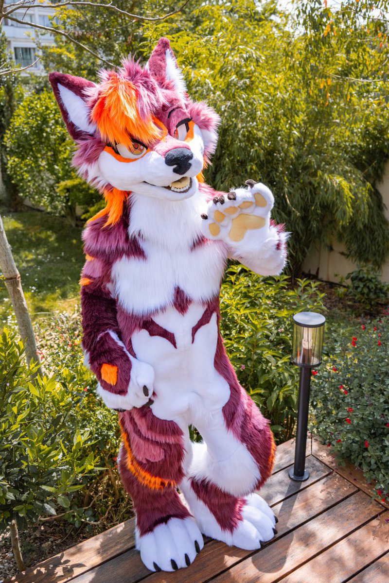 HybridLFursuits's tweet image. Kaï is now a full suit! Loved making those patterns with orange highlights 🧡
He belongs to @Prerayd who’s also an amazing artist and character designer!