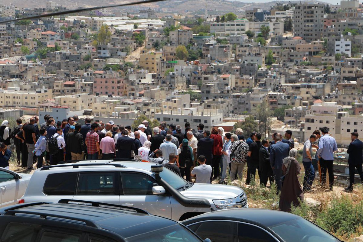 pmofa's tweet image. The Ministry of Foreign Affairs organizes a field tour for ambassadors, consuls, and representatives of international organizations to #Tulkarm Governorate.

الخارجية" تنظم جولة ميدانية للسفراء والقناصل وممثلي المنظمات الدولية إلى محافظة طولكرم

⭕ضم الوفد سفراء وقناصل وممثلي