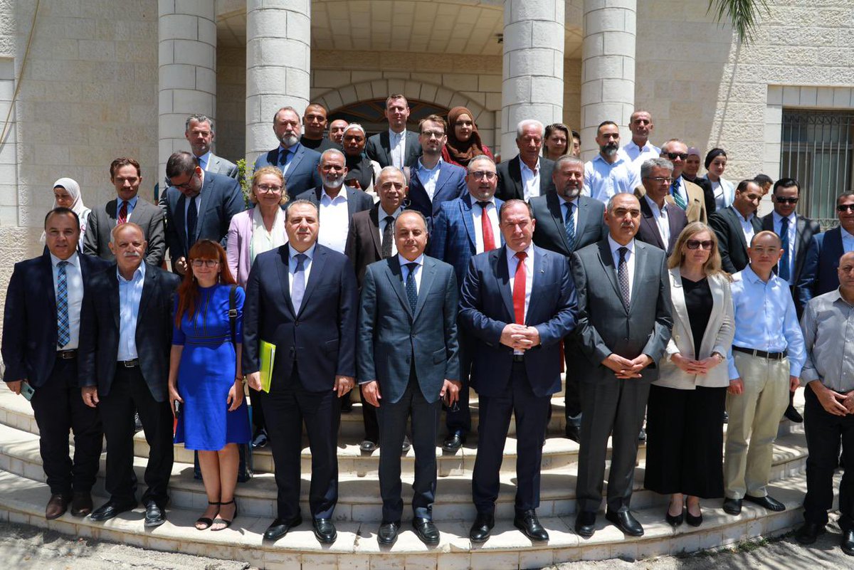 pmofa's tweet image. The Ministry of Foreign Affairs organizes a field tour for ambassadors, consuls, and representatives of international organizations to #Tulkarm Governorate.

الخارجية" تنظم جولة ميدانية للسفراء والقناصل وممثلي المنظمات الدولية إلى محافظة طولكرم

⭕ضم الوفد سفراء وقناصل وممثلي