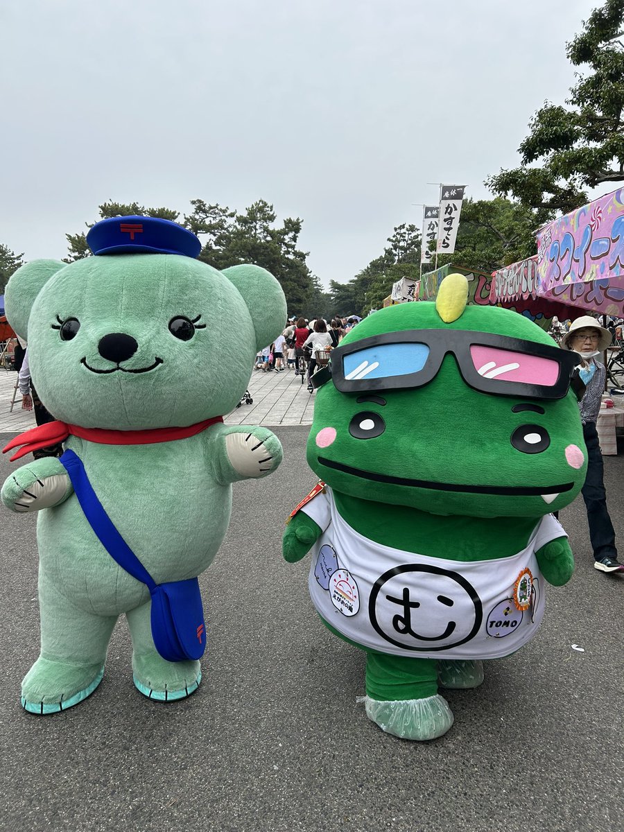muvimuvio's tweet photo. 【浜寺ローズカーニバル����🦖】
きのうは、はじめて
はまでらこうえん
いってきたむび〜🦖
だい45かい はまでらろーず🌹かーにばる
いってきたむび〜🦖
かぞくをさがしたけど
いなかったむび〜🦖
おともだちにあえて
たのしかったむび〜🦖
#むびお
#muvio https://t.co/TzPI0AqGqz
