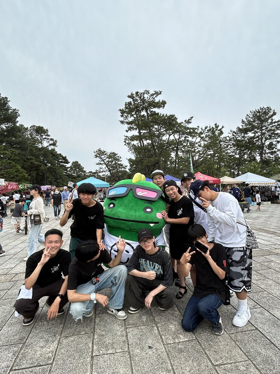 muvimuvio's tweet photo. 【浜寺ローズカーニバル����🦖】
きのうは、はじめて
はまでらこうえん
いってきたむび〜🦖
だい45かい はまでらろーず🌹かーにばる
いってきたむび〜🦖
かぞくをさがしたけど
いなかったむび〜🦖
おともだちにあえて
たのしかったむび〜🦖
#むびお
#muvio https://t.co/TzPI0AqGqz