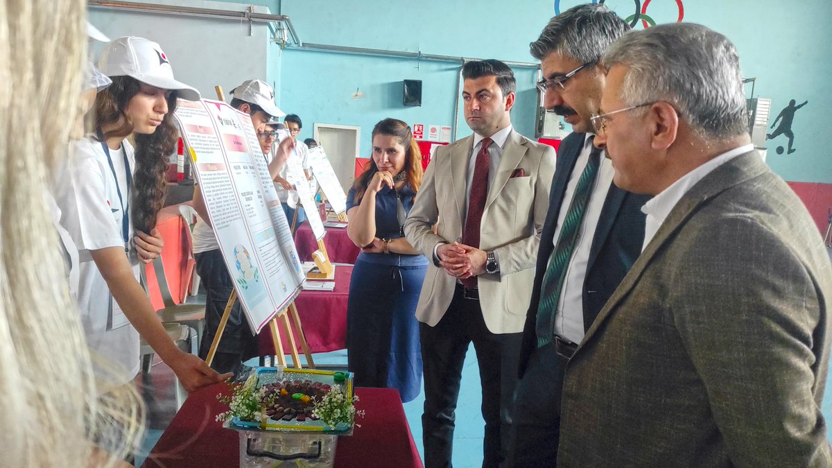 🔬✨ TÜBİTAK 4006 BİLİM FUARI ✨🔬
İlçe Milli Eğitim Müdürümüz Hüsamettin ATLI ve Okul Müdürümüz M. Mekih ÖZALP’in açılışıyla başlayan fuarda öğrencilerimiz projelerini sergiledi.
<a href="/tcmeb/">Millî Eğitim Bakanlığı</a>
<a href="/Yusuf__Tekin/">Yusuf Tekin</a>
<a href="/meb_ogm/">Ortaöğretim Genel Müdürlüğü</a>
<a href="/Diyarbakirmem/">Diyarbakır İl Millî Eğitim Müdürlüğü</a>
<a href="/Murat4Kucukali/">Murat Küçükali</a>
<a href="/husamettin_atli/">Hüsamettin ATLI</a>

#DAL #EnİyiProjeOkulu