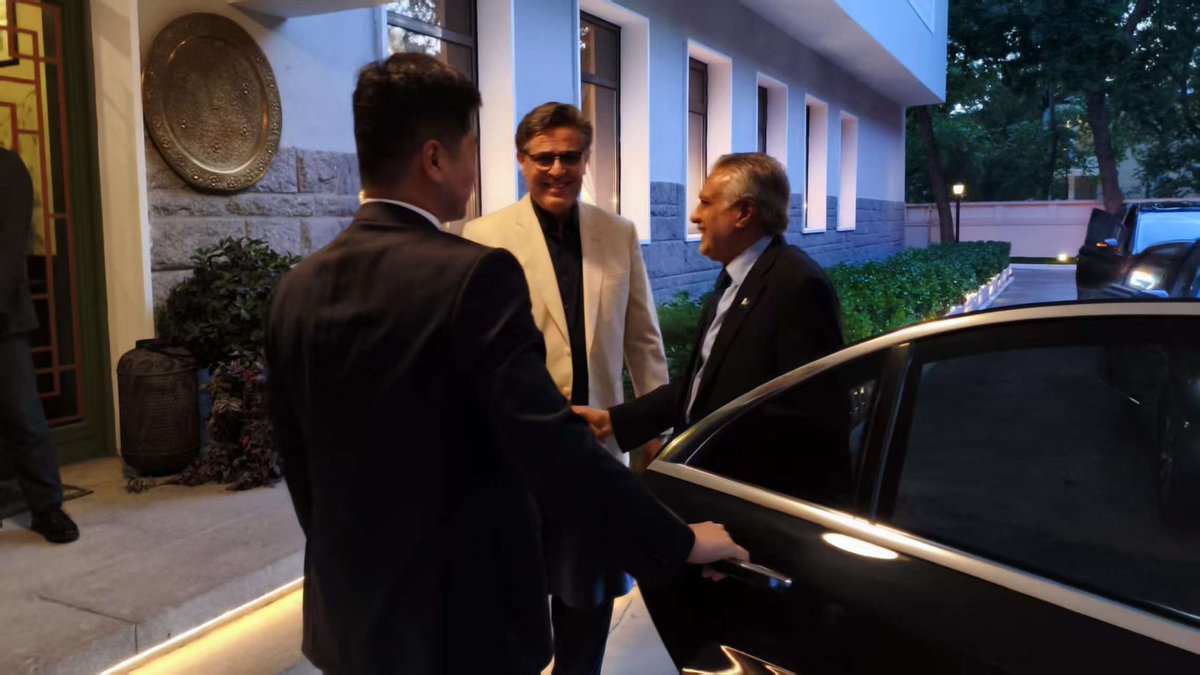 KhalilHashmi's tweet photo. It’s my privilege to host the Honorable Deputy Prime Minister and Foreign Minister, Senator @MIshaqDar50 and his delegation at Pakistan House today. 

@ForeignOfficePk @PkPublicDiplo https://t.co/52Pp6E606c